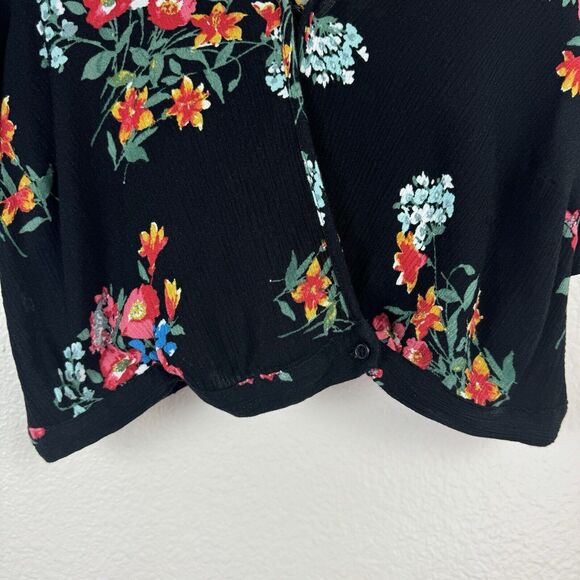 Xhilaration Gauzy Boho Flutter Sleeve Floral Cropped Wrap Top Black Pink Small - Picture 6 of 15